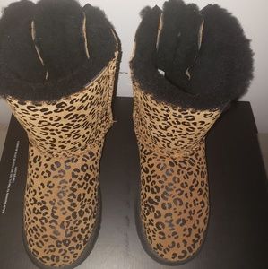 Uggs Boots Kids 6 (will fit womens size 8)